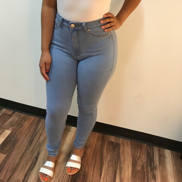 βΌοΈ Solid Highwaist Light Wash Stretch Denim Jean - Picture 7 of 8